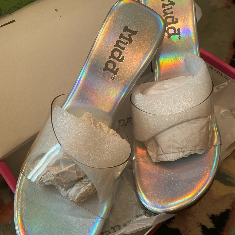 New in Box Mudd Maybelle clear Plastic size 8.5 slides heels sandals